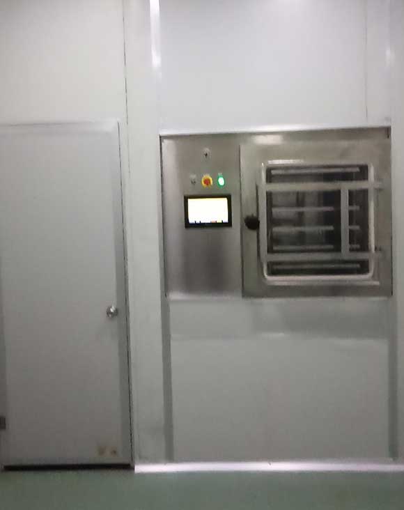 田楓入墻式2平方凍干機(jī)安裝調(diào)試現(xiàn)場